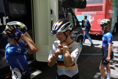 Fotos de la salida de la Navarra Women´s Elite Classic en Pamplona.