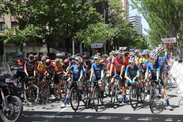 Fotos de la salida de la Navarra Women´s Elite Classic en Pamplona.