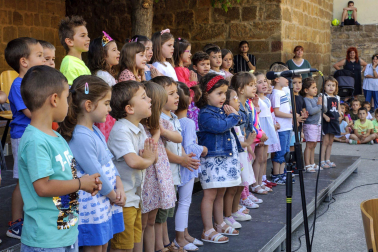 Imágenes de la exposición sobre los 50 años de la Escuela de Música de Sangüesa.