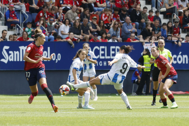 Fotos del partido de ida del playoff de ascenso entre Osasuna y Espanyol en El Sadar.