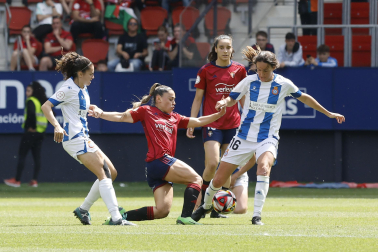 Fotos del partido de ida del playoff de ascenso entre Osasuna y Espanyol en El Sadar.