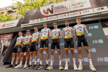 Fotos de la salida de la primera etapa de la Vuelta a Navarra 2024.