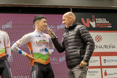 Fotos de la salida de la primera etapa de la Vuelta a Navarra 2024.