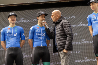 Fotos de la salida de la primera etapa de la Vuelta a Navarra 2024.