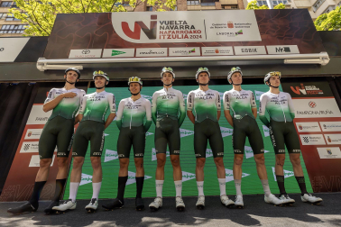 Fotos de la salida de la primera etapa de la Vuelta a Navarra 2024.