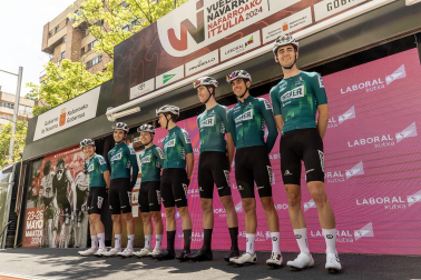 Fotos de la salida de la primera etapa de la Vuelta a Navarra 2024.
