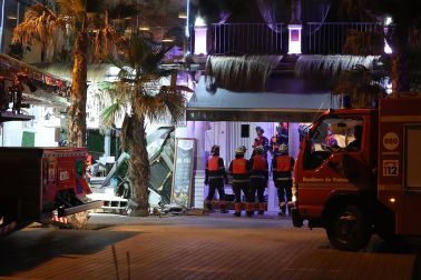 Fotos del desplome de la terraza de un restaurante de Palma