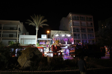 Fotos del desplome de la terraza de un restaurante de Palma