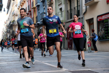 Fotos de la Tres Burgos Tres Millas celebrada este viernes en Pamplona.