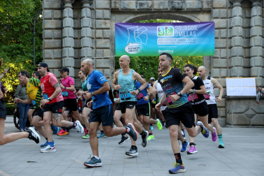 Fotos de la Tres Burgos Tres Millas celebrada este viernes en Pamplona.