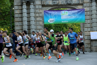 Fotos de la Tres Burgos Tres Millas celebrada este viernes en Pamplona.