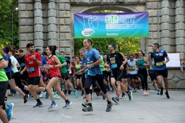 Fotos de la Tres Burgos Tres Millas celebrada este viernes en Pamplona.