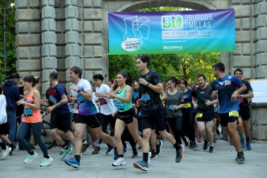 Fotos de la Tres Burgos Tres Millas celebrada este viernes en Pamplona.