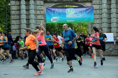 Fotos de la Tres Burgos Tres Millas celebrada este viernes en Pamplona.
