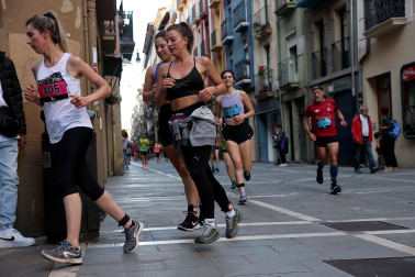 Fotos de la Tres Burgos Tres Millas celebrada este viernes en Pamplona.