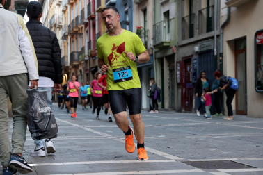 Fotos de la Tres Burgos Tres Millas celebrada este viernes en Pamplona.