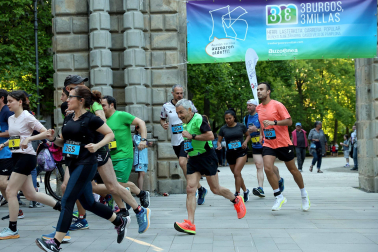 Fotos de la Tres Burgos Tres Millas celebrada este viernes en Pamplona.