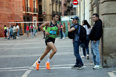 Fotos de la Tres Burgos Tres Millas celebrada este viernes en Pamplona.
