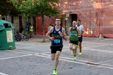 Fotos de la Tres Burgos Tres Millas celebrada este viernes en Pamplona.