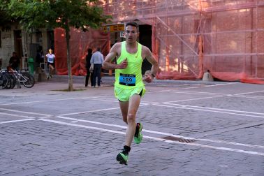 Fotos de la Tres Burgos Tres Millas celebrada este viernes en Pamplona.