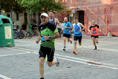 Fotos de la Tres Burgos Tres Millas celebrada este viernes en Pamplona.