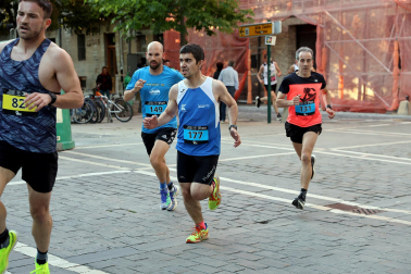 Fotos de la Tres Burgos Tres Millas celebrada este viernes en Pamplona.
