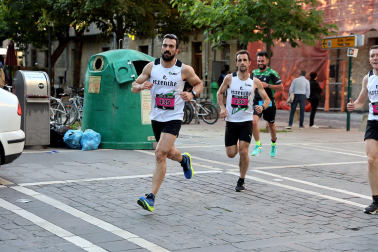 Fotos de la Tres Burgos Tres Millas celebrada este viernes en Pamplona.