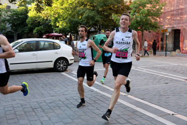 Fotos de la Tres Burgos Tres Millas celebrada este viernes en Pamplona.