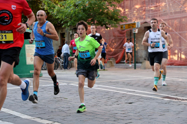 Fotos de la Tres Burgos Tres Millas celebrada este viernes en Pamplona.