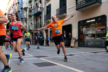 Fotos de la Tres Burgos Tres Millas celebrada este viernes en Pamplona.