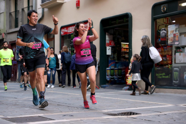 Fotos de la Tres Burgos Tres Millas celebrada este viernes en Pamplona.
