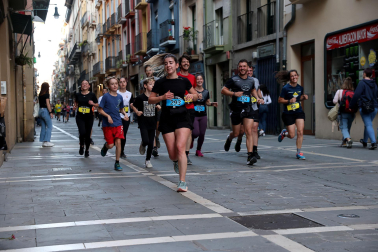 Fotos de la Tres Burgos Tres Millas celebrada este viernes en Pamplona.