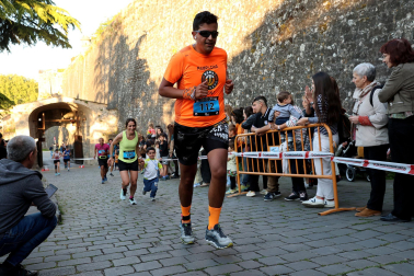 Fotos de la Tres Burgos Tres Millas celebrada este viernes en Pamplona.
