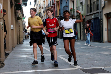 Fotos de la Tres Burgos Tres Millas celebrada este viernes en Pamplona.