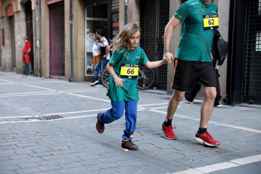 Fotos de la Tres Burgos Tres Millas celebrada este viernes en Pamplona.