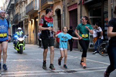 Fotos de la Tres Burgos Tres Millas celebrada este viernes en Pamplona.