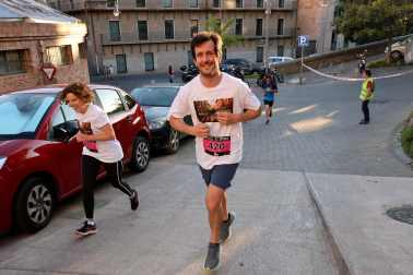 Fotos de la Tres Burgos Tres Millas celebrada este viernes en Pamplona.