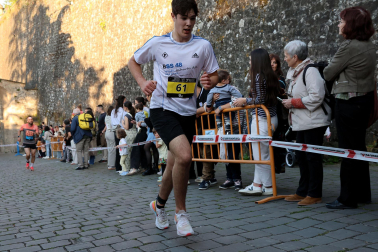 Fotos de la Tres Burgos Tres Millas celebrada este viernes en Pamplona.