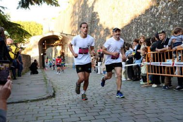 Fotos de la Tres Burgos Tres Millas celebrada este viernes en Pamplona.