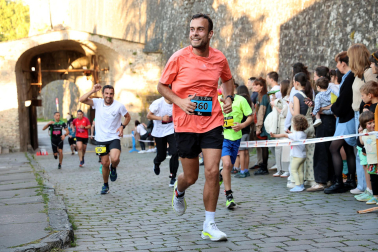 Fotos de la Tres Burgos Tres Millas celebrada este viernes en Pamplona.