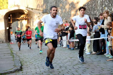 Fotos de la Tres Burgos Tres Millas celebrada este viernes en Pamplona.
