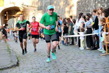 Fotos de la Tres Burgos Tres Millas celebrada este viernes en Pamplona.