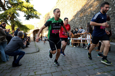 Fotos de la Tres Burgos Tres Millas celebrada este viernes en Pamplona.