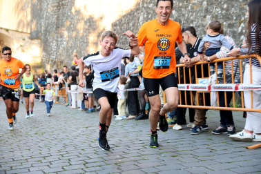 Fotos de la Tres Burgos Tres Millas celebrada este viernes en Pamplona.