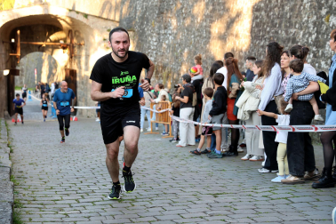 Fotos de la Tres Burgos Tres Millas celebrada este viernes en Pamplona.