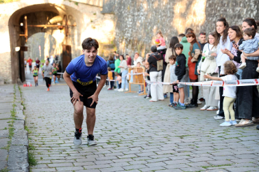 Fotos de la Tres Burgos Tres Millas celebrada este viernes en Pamplona.