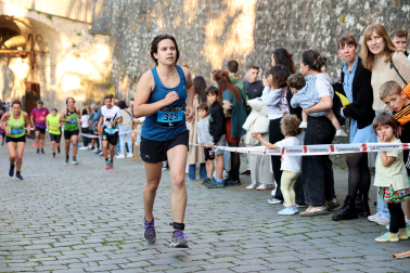 Fotos de la Tres Burgos Tres Millas celebrada este viernes en Pamplona.