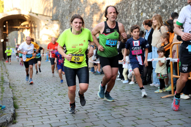 Fotos de la Tres Burgos Tres Millas celebrada este viernes en Pamplona.