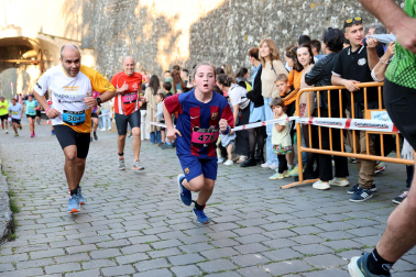 Fotos de la Tres Burgos Tres Millas celebrada este viernes en Pamplona.