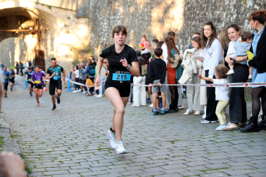 Fotos de la Tres Burgos Tres Millas celebrada este viernes en Pamplona.